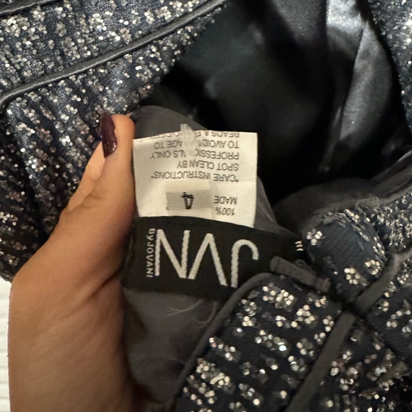 Euc platnuim beaded formal gown 4 - Picture 8 of 8